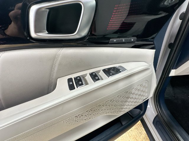 Certified 2025 Kia Carnival SX Prestige FWD image 23