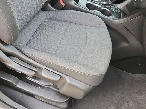 Used 2023 Chevrolet Equinox LT w/ Driver Convenience Package image 14