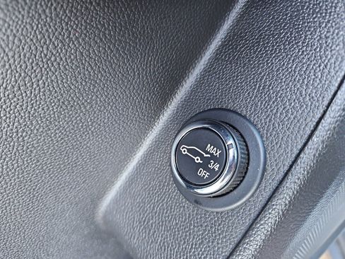 Used 2023 Chevrolet Traverse LT image 18