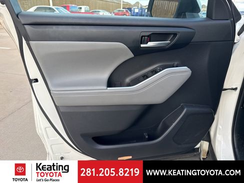 Used 2021 Toyota Highlander XLE image 10