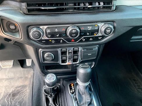 Used 2024 Jeep Gladiator Sport AWD/4WD image 31