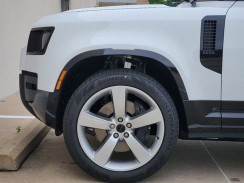 New 2026 Land Rover Defender 110 X-Dynamic SE image 6