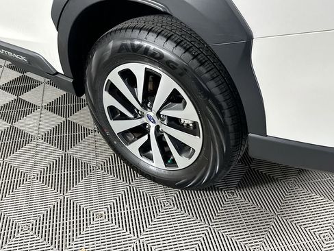 Used 2025 Subaru Outback Premium w/ Popular Package #1A image 38