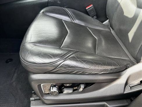 Used 2018 Cadillac Escalade Platinum image 10