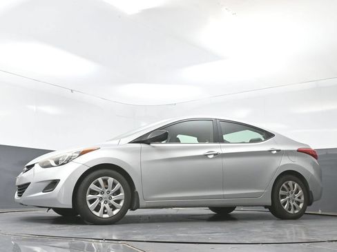 Used 2012 Hyundai Elantra GLS FWD image 25
