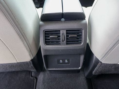 Used 2025 Nissan Rogue SV FWD image 19