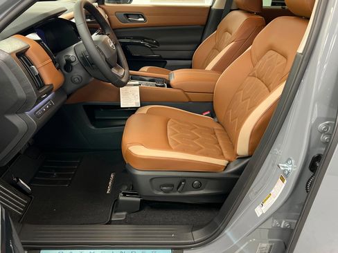New 2026 Nissan Pathfinder Platinum image 17