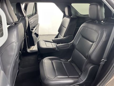 Used 2021 Ford Explorer XLT w/ Equipment Group 202A image 41