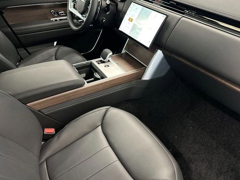 New 2026 Land Rover Range Rover Long Wheelbase SE AWD/4WD image 23