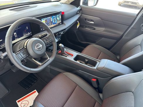 New 2026 Nissan Kicks SR w/ SR Premium Package FWD image 10