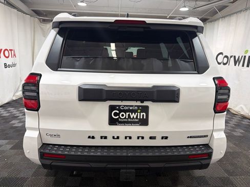 Used 2025 Toyota 4Runner TRD Off-Road Premium AWD/4WD image 5