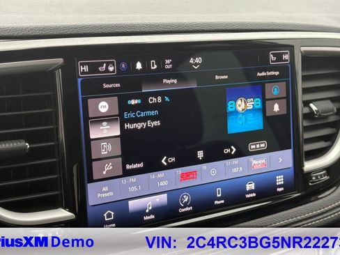 Used 2022 Chrysler Pacifica Touring-L image 27