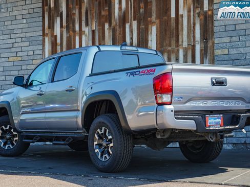 Used 2017 Toyota Tacoma TRD Off-Road AWD/4WD image 3
