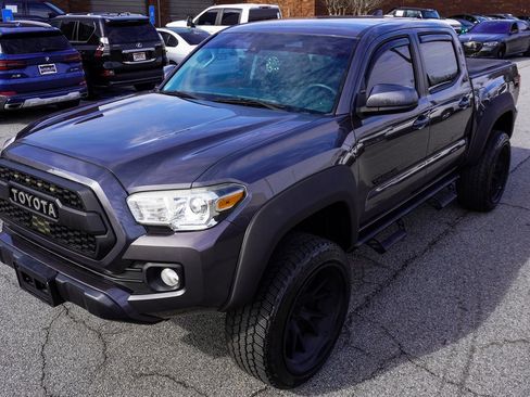 Used 2020 Toyota Tacoma SR5 w/ Phone Cable & Charge Package image 39