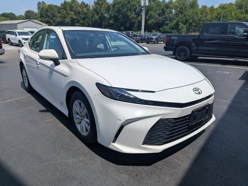 Used 2025 Toyota Camry LE FWD image 7