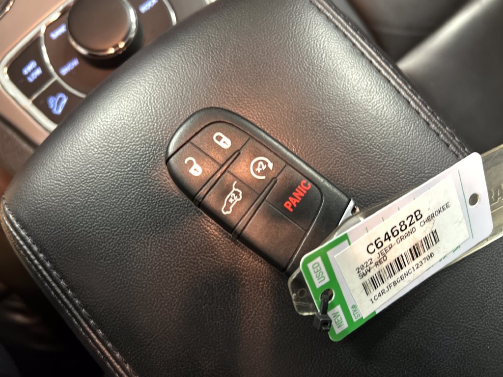 Used 2022 Jeep Grand Cherokee Limited AWD/4WD image 22