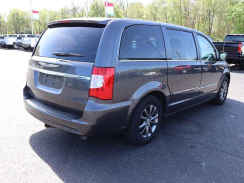 Used 2015 Chrysler Town & Country S w/ Driver Convenience Group FWD image 35
