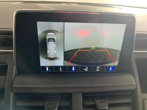 Used 2023 GMC Yukon SLT image 11