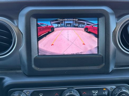 Used 2023 Jeep Wrangler Unlimited AWD/4WD image 30