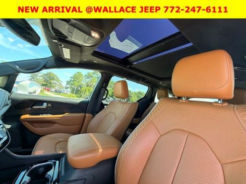 Used 2022 Chrysler Pacifica Pinnacle FWD image 7