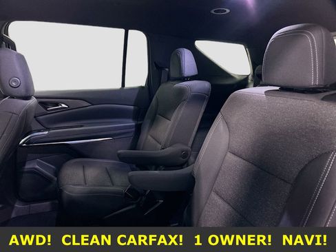 Used 2025 Chevrolet Traverse LT image 24