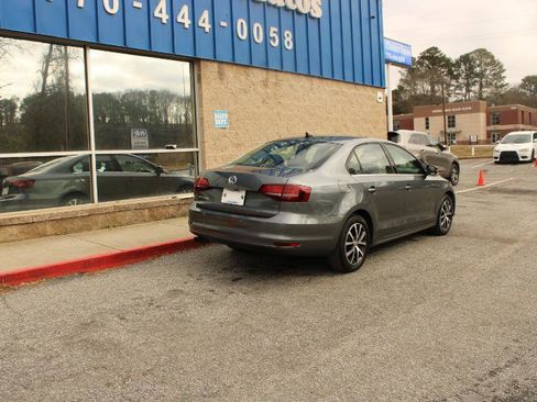 Used 2018 Volkswagen Jetta SE image 4