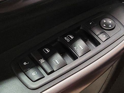 Used 2019 Jeep Cherokee Limited FWD image 27