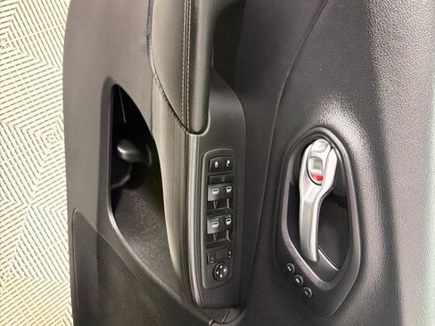 Used 2015 Jeep Cherokee Limited w/ Luxury Group FWD image 10