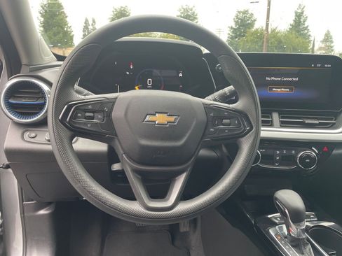 Used 2025 Chevrolet Trax LT image 29