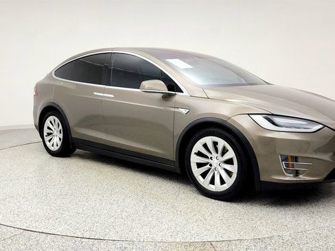 Used 2016 Tesla Model X 90D image 3