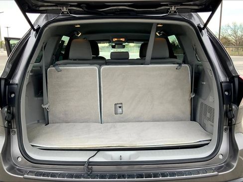 Used 2017 Toyota Highlander LE image 35
