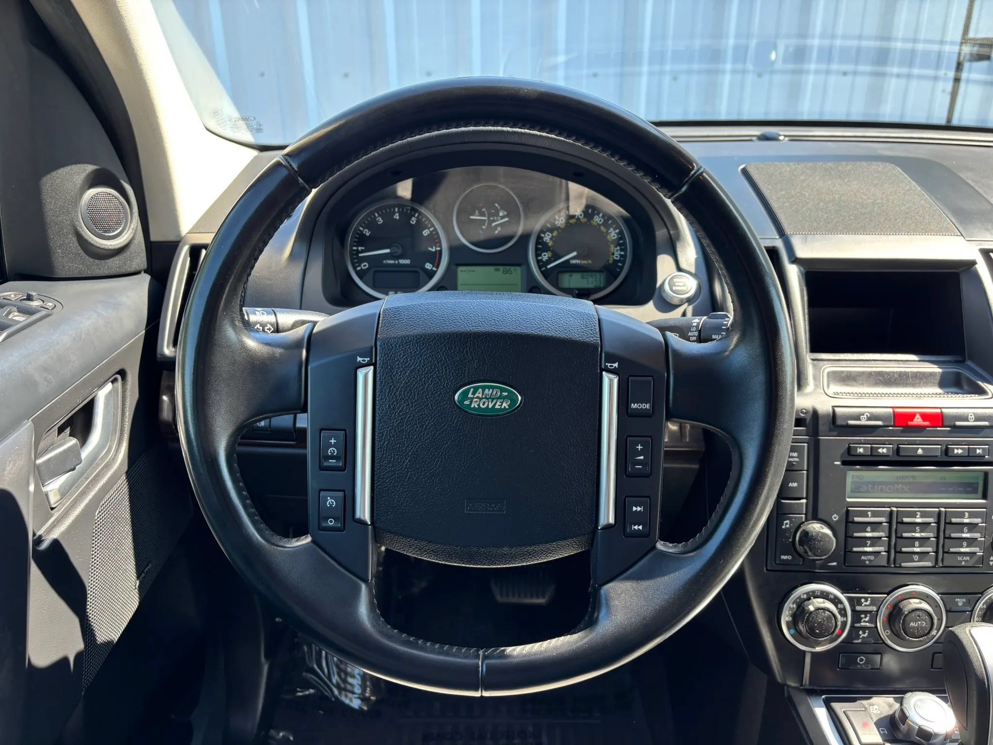Used 2011 Land Rover LR2 HSE AWD/4WD image 22