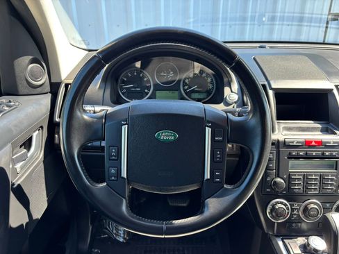 Used 2011 Land Rover LR2 HSE AWD/4WD image 22