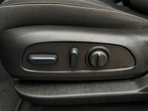 Used 2025 Chevrolet Blazer LT image 11