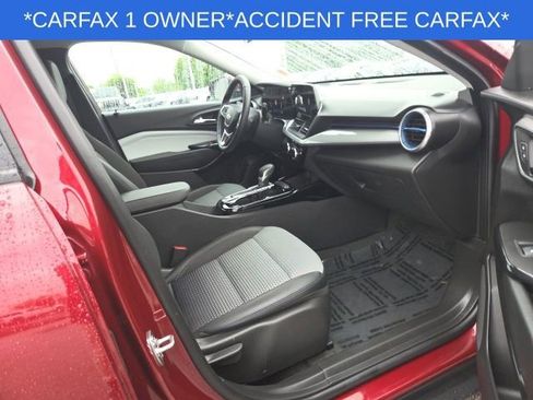 Used 2025 Chevrolet Trax LT w/ LT Convenience Package FWD image 45