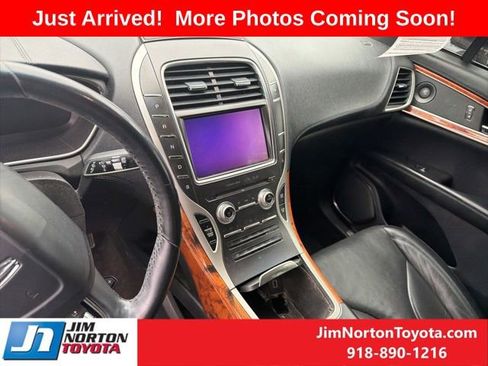 Used 2019 Lincoln Nautilus Reserve FWD image 12