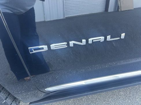 Used 2023 GMC Yukon Denali AWD/4WD image 7