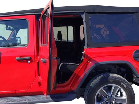 Used 2020 Jeep Wrangler Unlimited Sahara image 30