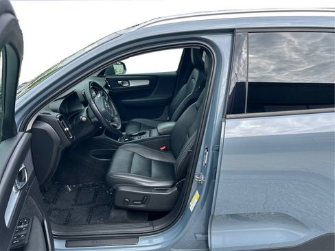 Used 2020 Volvo XC40 T5 Momentum w/ Protection Package Premier AWD/4WD image 10