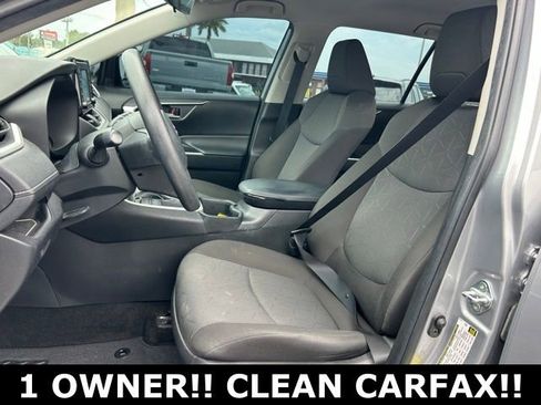 Used 2022 Toyota RAV4 XLE FWD image 8