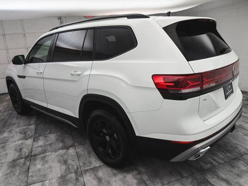 Used 2025 Volkswagen Atlas Peak Edition SE image 6