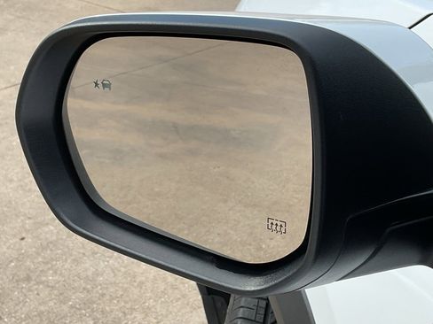 Used 2025 Chevrolet Equinox LT image 11