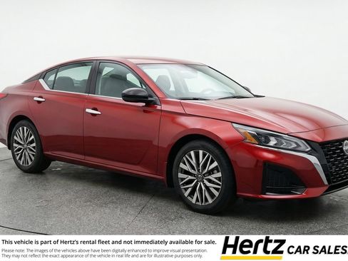 Used 2025 Nissan Altima 2.5 SV image 1