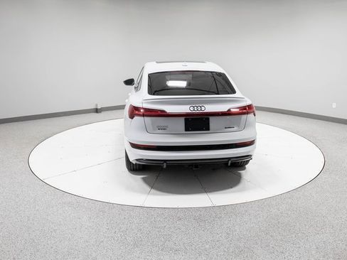 Used 2022 Audi e-tron Premium Plus w/ Premium Plus Package image 30