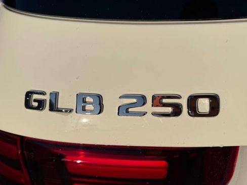 New 2026 Mercedes-Benz GLB 250 4MATIC image 9