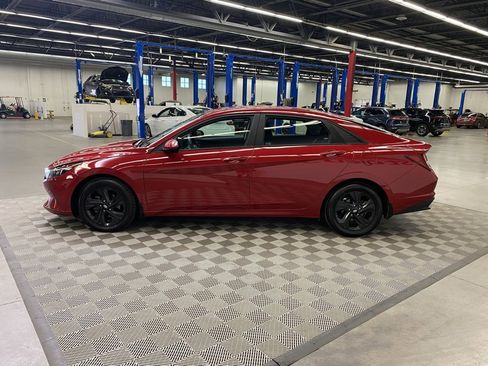 Used 2023 Hyundai Elantra SEL image 5