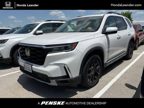 Used 2025 Honda Pilot Touring image 1