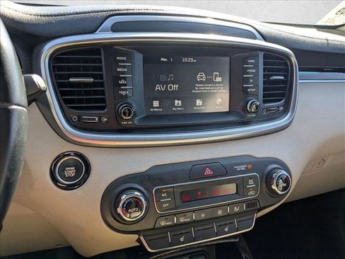 Used 2019 Kia Sorento EX image 10