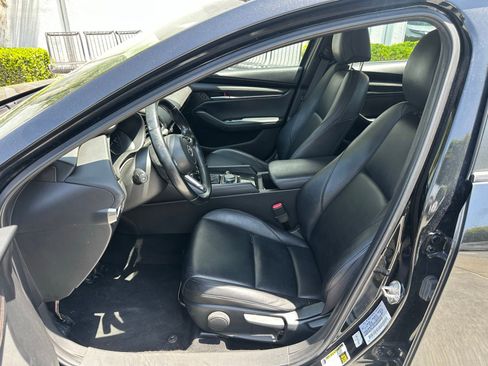 Used 2019 MAZDA MAZDA3 Sedan FWD image 2