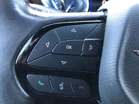 Used 2020 Chrysler Pacifica Touring-L image 12